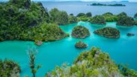 Jelajahi Raja Ampat: Surga Terakhir Sebelum Tambang, Biaya Trip Lengkapnya!