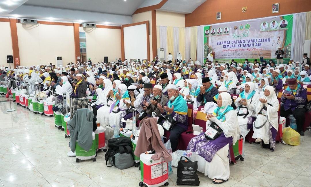 Jemaah Haji Medan Pulang, Satu Meninggal Usai Mendarat