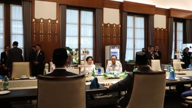 PDIP: Strategi Cerdas atau Taktik Politik? Tawaran Kabinet, Menerima?