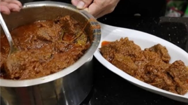 Rahasia Rendang Sapi Anti Gagal: Bumbu Meresap Sempurna, Tahan Lama!
