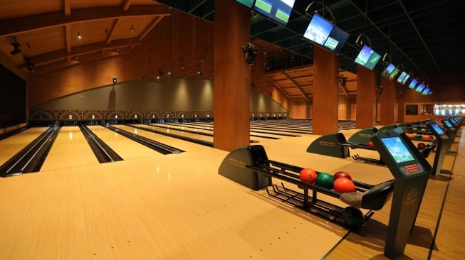 Rasakan Sensasi Bowling Futuristik: Petualangan Hipnotis Semua Usia!