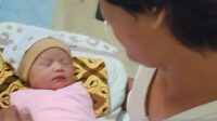 Tunda Jepit Tali Pusat: Cegah Anemia Bayi, Manfaat Ajaib 1 Menit