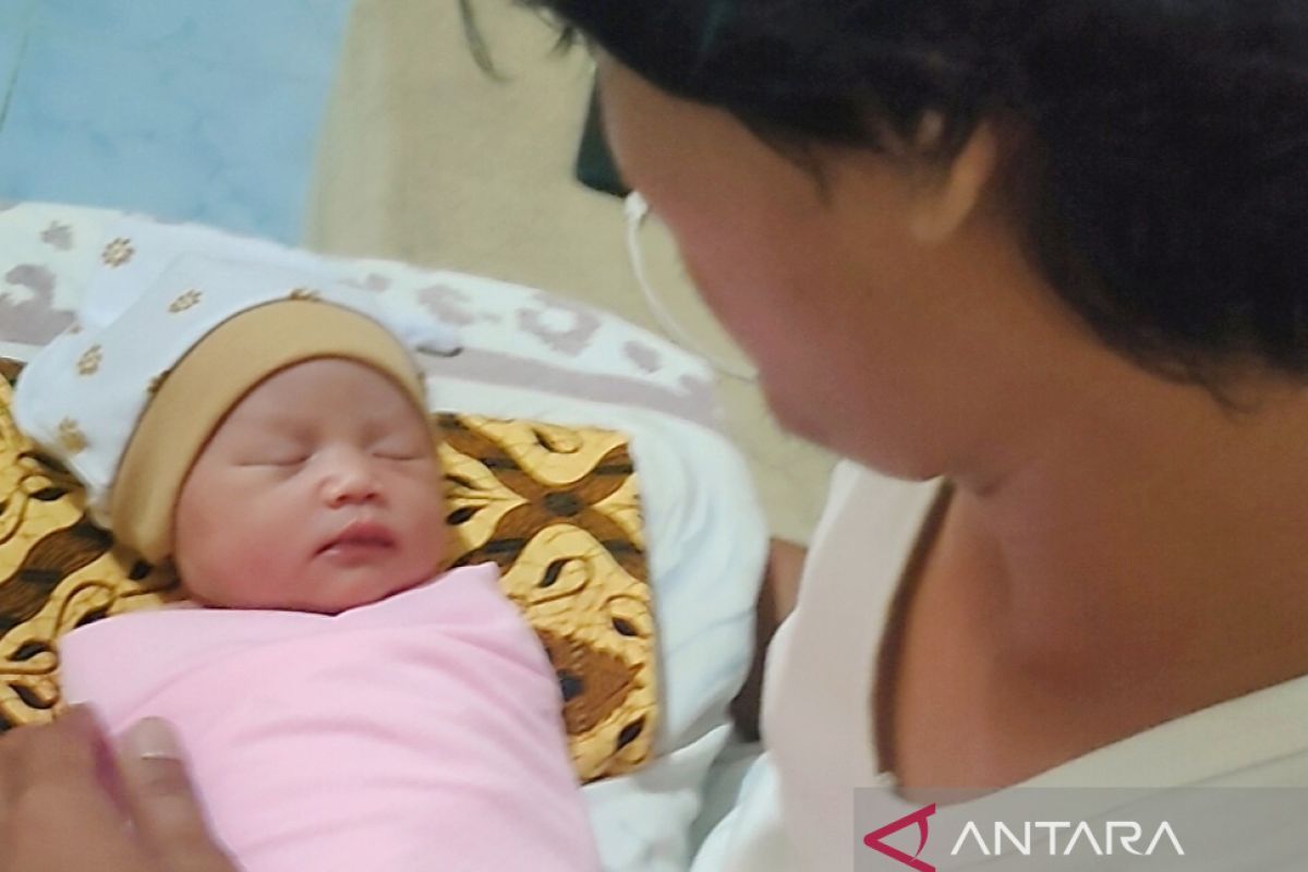 Tunda Jepit Tali Pusat: Cegah Anemia Bayi, Manfaat Ajaib 1 Menit